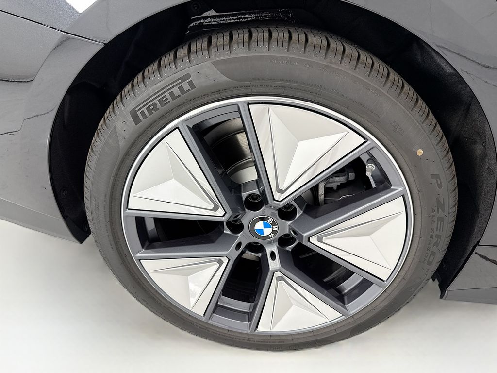 Thumbnail: 2026 BMW i4 - 32