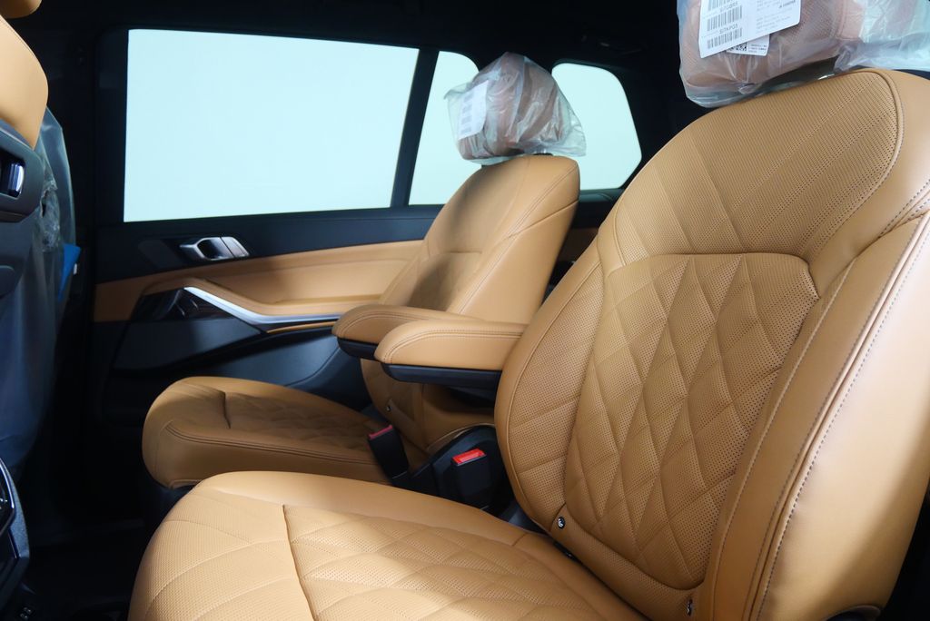 Thumbnail: 2026 BMW X7 - 15
