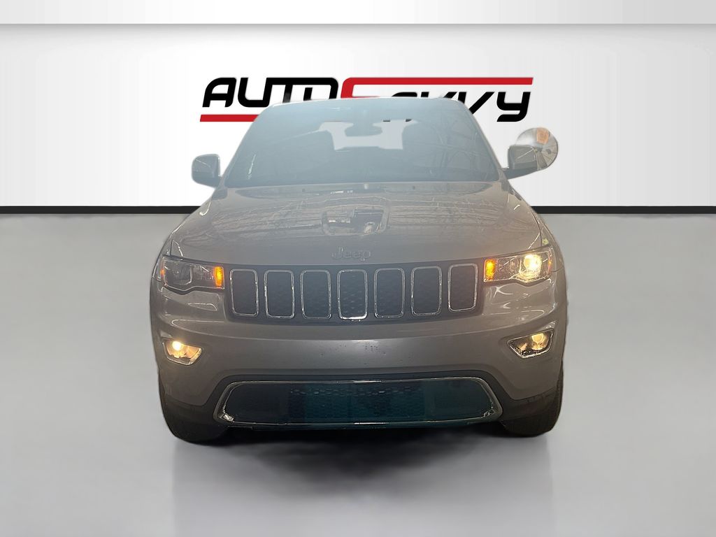 Used 2019 Silver Jeep Laredo image 2