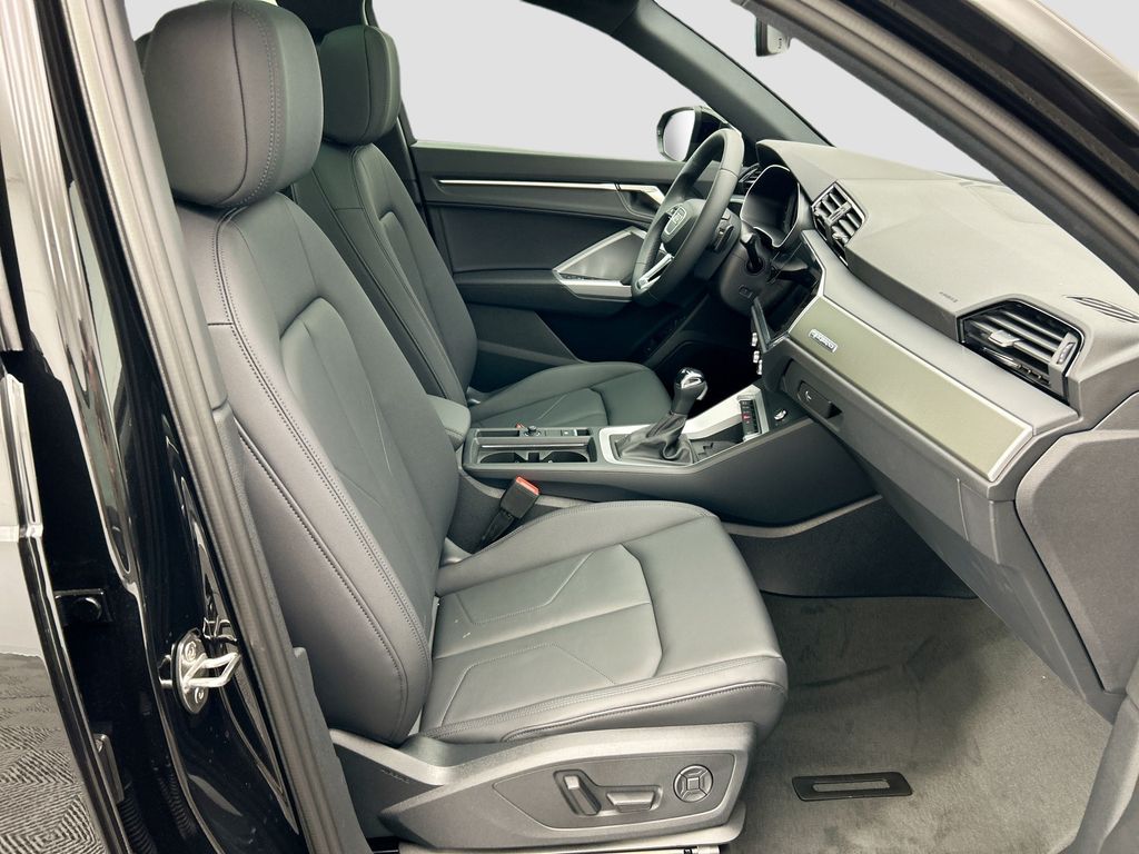 Thumbnail: 2025 Audi Q3 - 18