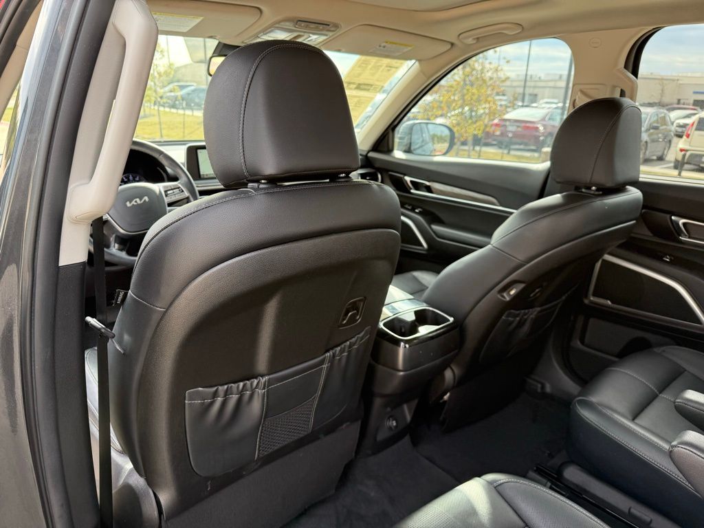 Thumbnail: 2022 Kia Telluride - 22