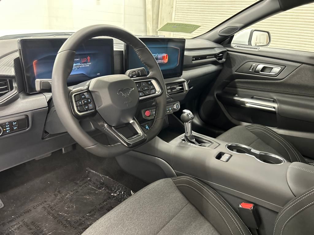 2025 Ford Mustang EcoBoost photo 4