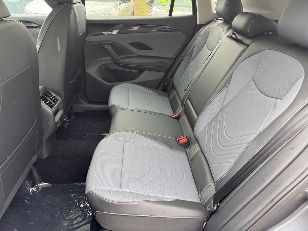 New 2026 Platinum Gray Metallic Volkswagen 2.0T SE image 9