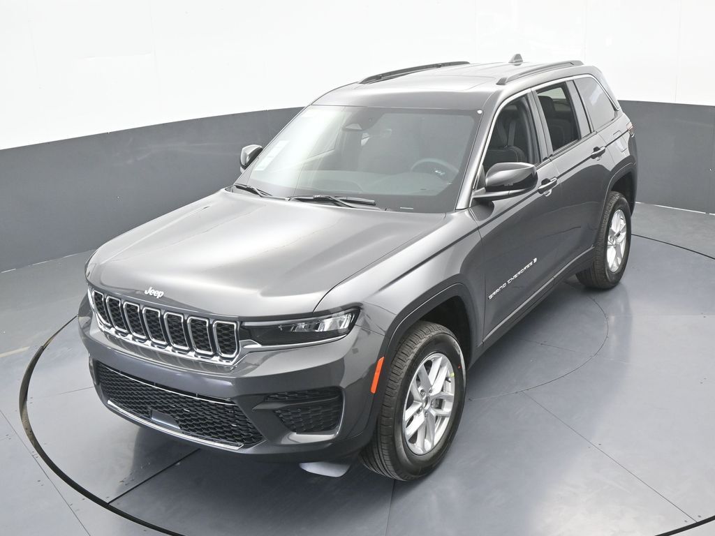 New 2026 Baltic Gray Metallic Clearcoat Jeep Laredo image 44