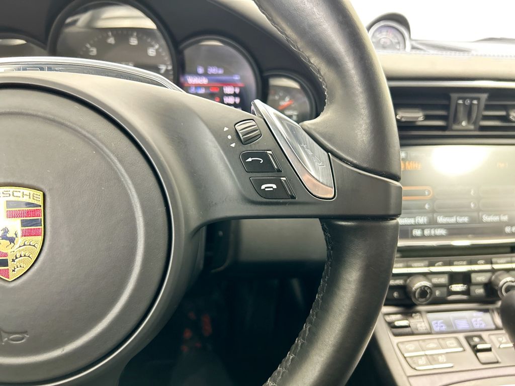 Thumbnail: 2016 Porsche 911 - 15