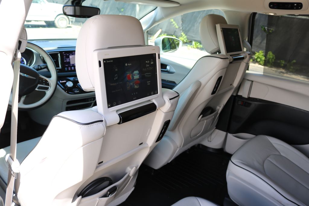 Used Car 2018 Chrysler Pacifica Hybrid  Limited For Sale Under $25,000 In Austin, Texas