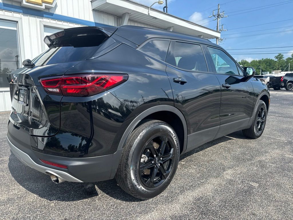 View vehicle photo 7