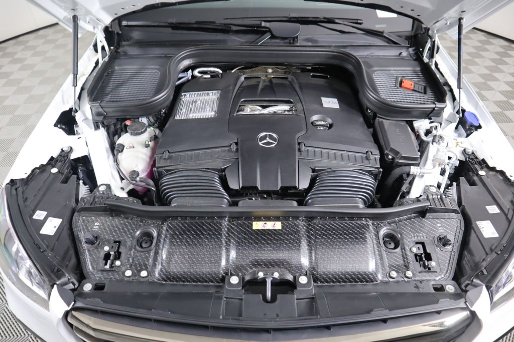 2025 Mercedes-Benz GLS 580 31