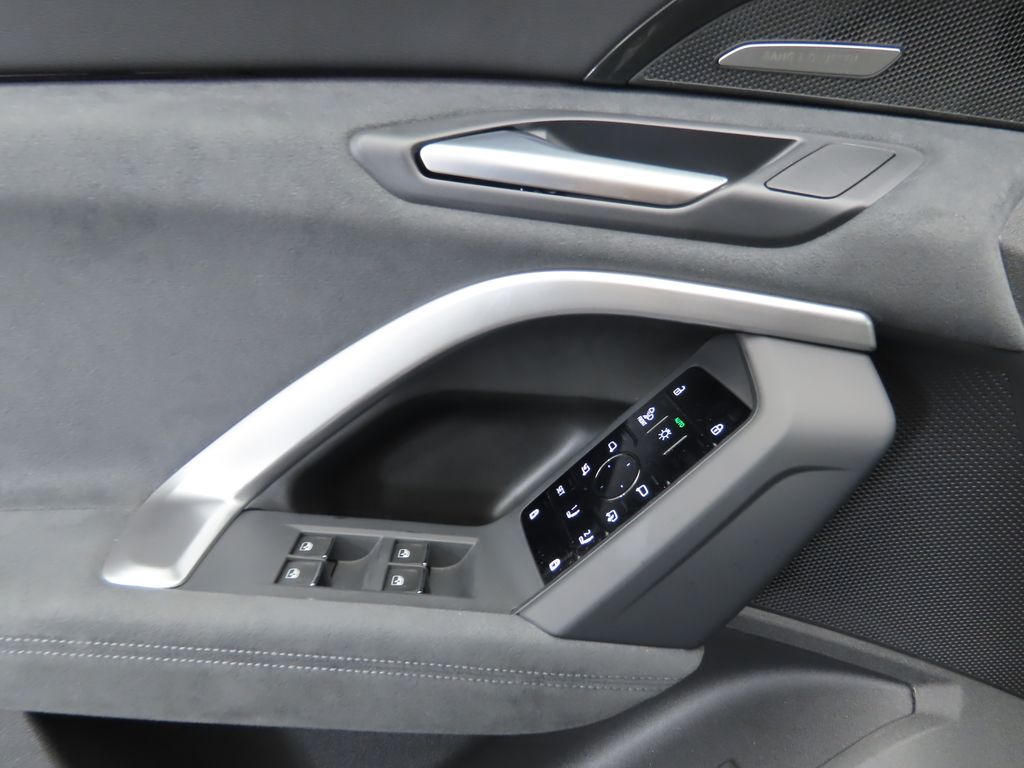 Thumbnail: 2025 Audi SQ5 - 25