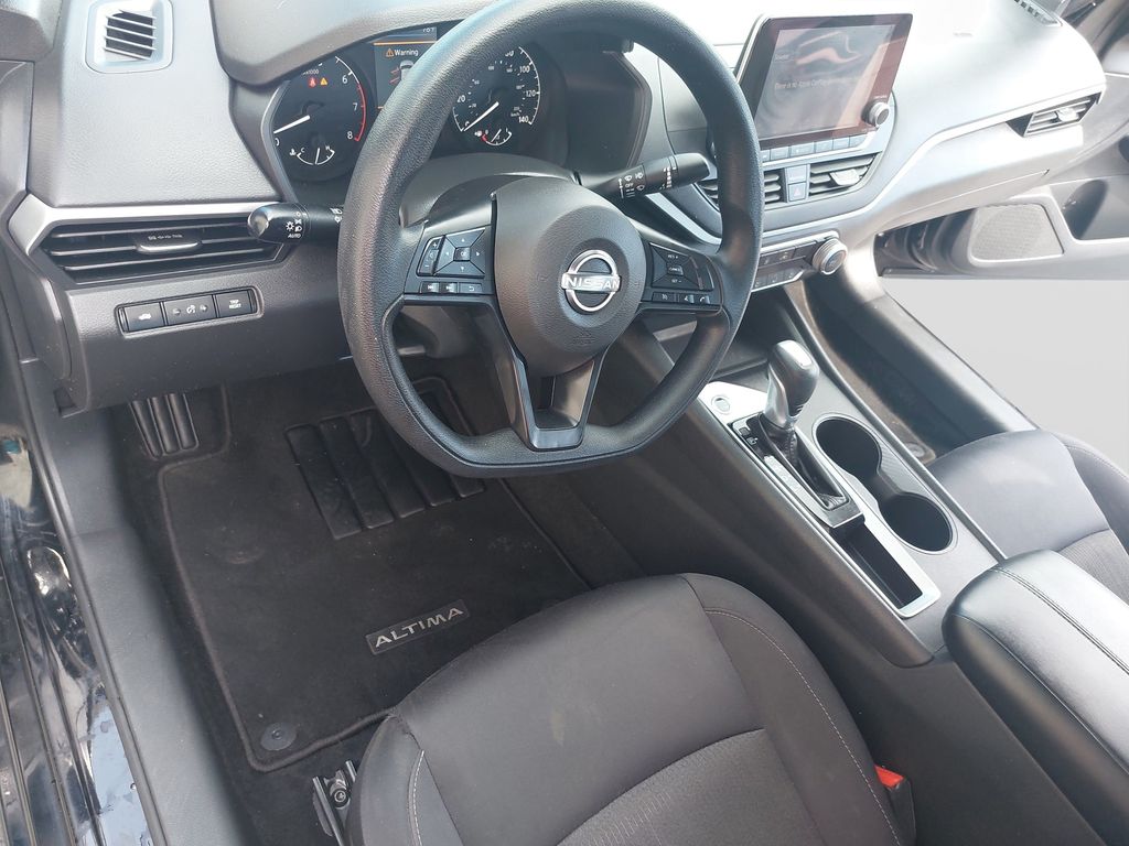 Used 2025 Nissan Altima Sedan