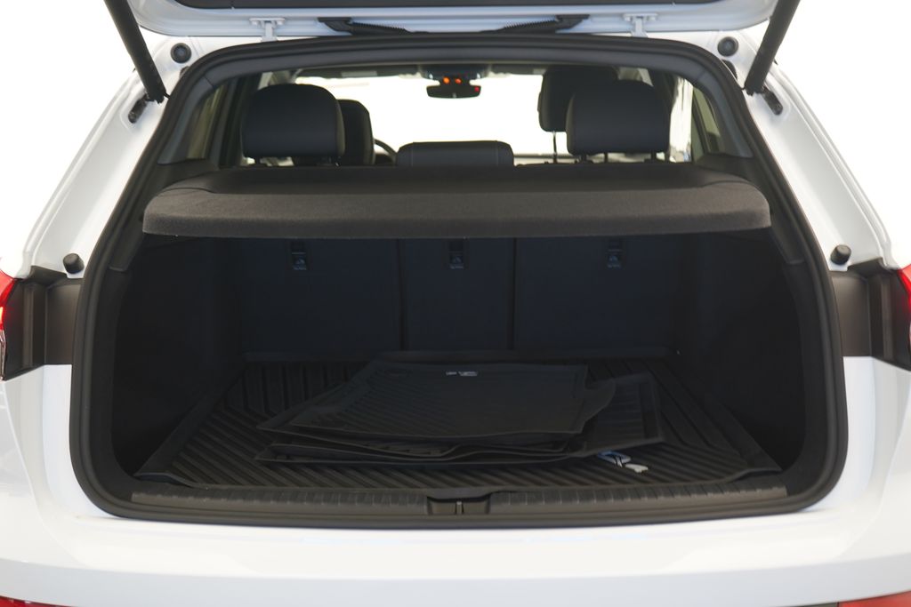 Thumbnail: 2023 Audi Q4 e-tron - 12