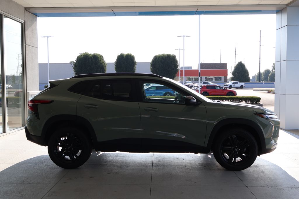 Thumbnail: 2025 Chevrolet Trax - 9