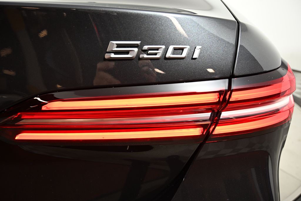 Thumbnail: 2025 BMW 5 Series - 11