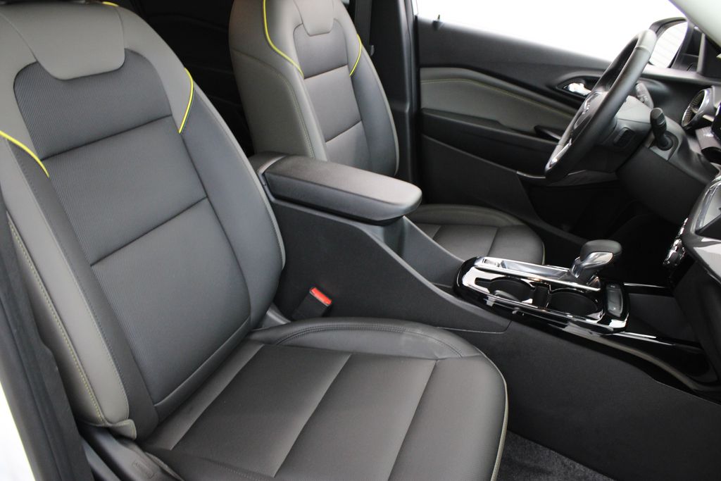 used 2025 Chevrolet Trax car, priced at $25,991