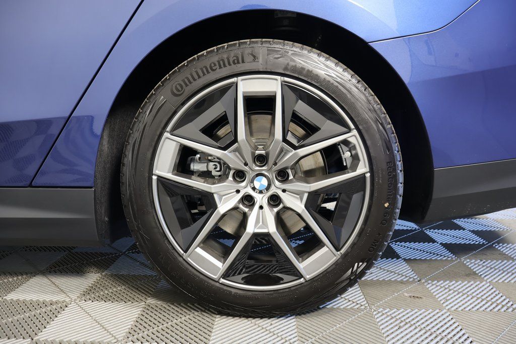 Thumbnail: 2026 BMW i5 - 10