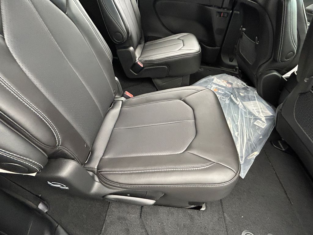 New 2026 Bright White Clearcoat Chrysler LX image 38