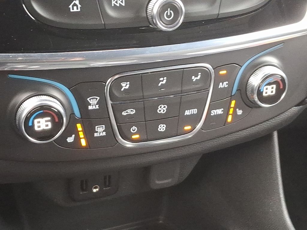 Thumbnail: 2023 Chevrolet Traverse - 17