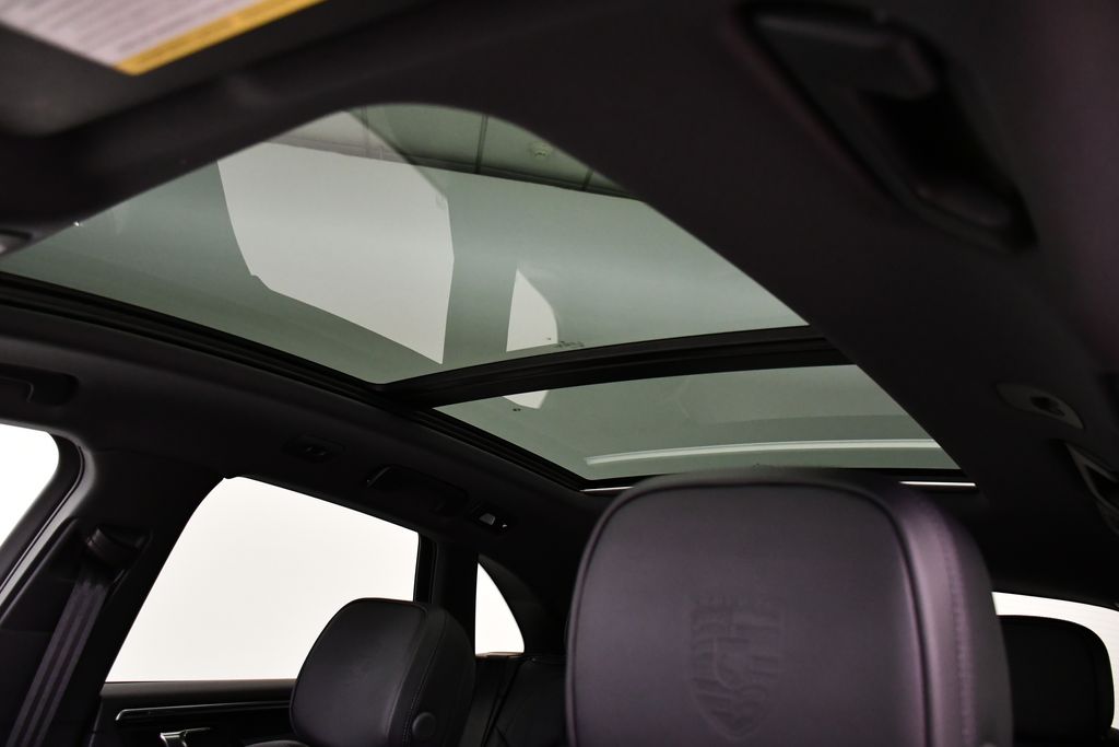 Thumbnail: 2026 Porsche Macan - 20