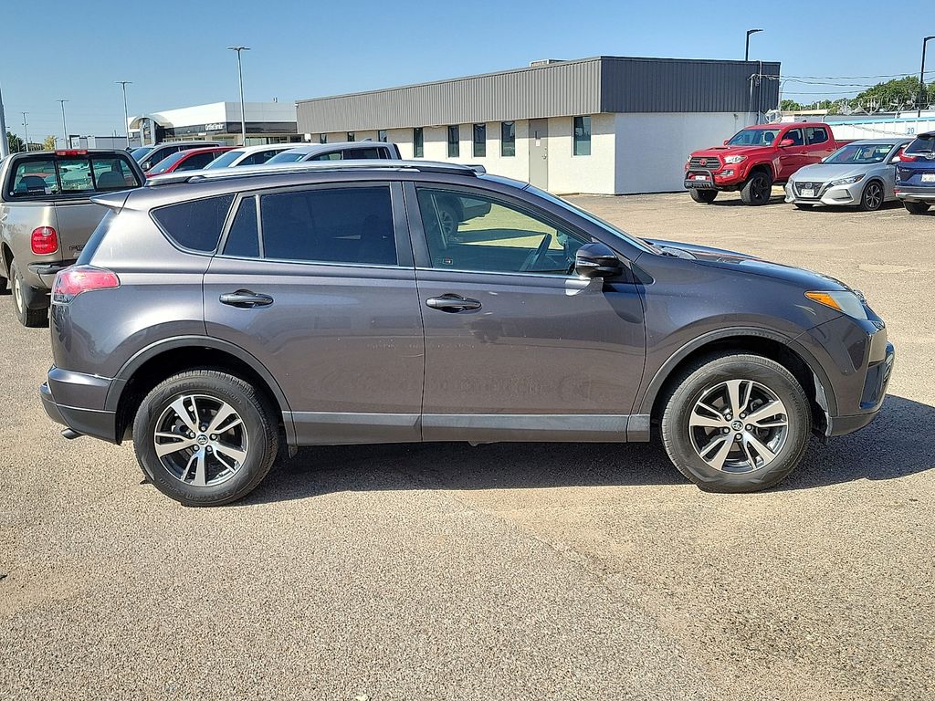 2018 Toyota RAV4 XLE - 11