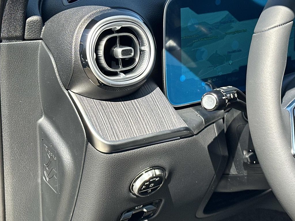 Thumbnail: 2026 Mercedes-Benz GLC - 23