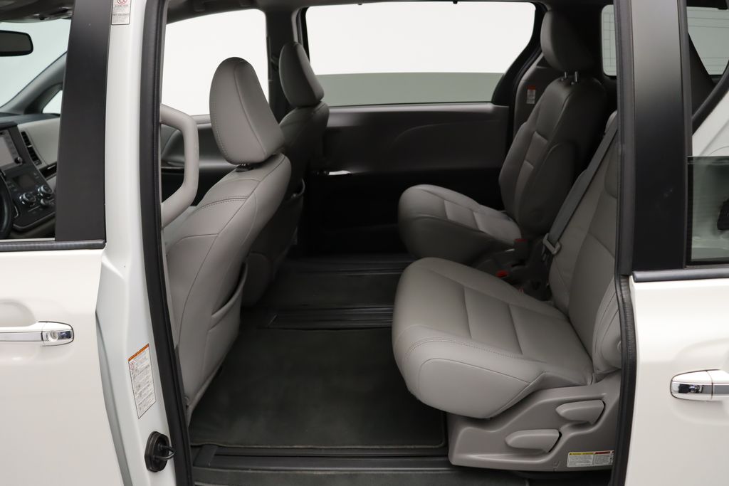 Thumbnail: 2020 Toyota Sienna - 19