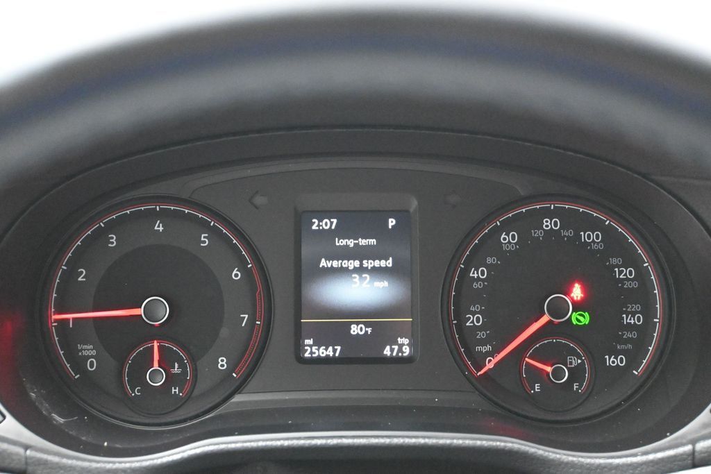 Used 2021  Volkswagen 2.0T R-Line image 11
