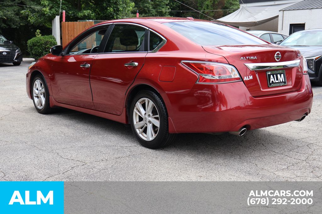 Used 2015 Red Nissan 2.5 SV image 9