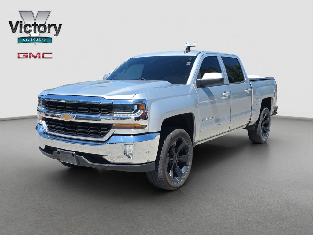 Used 2018 Silver Chevrolet LT image 3