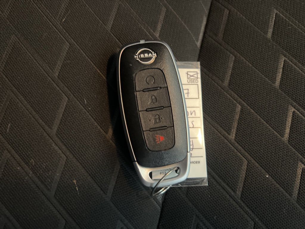 2024 Nissan Kicks SR photo