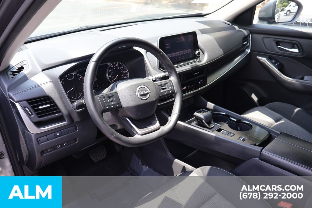 Used 2025 Gray Nissan SV image 9