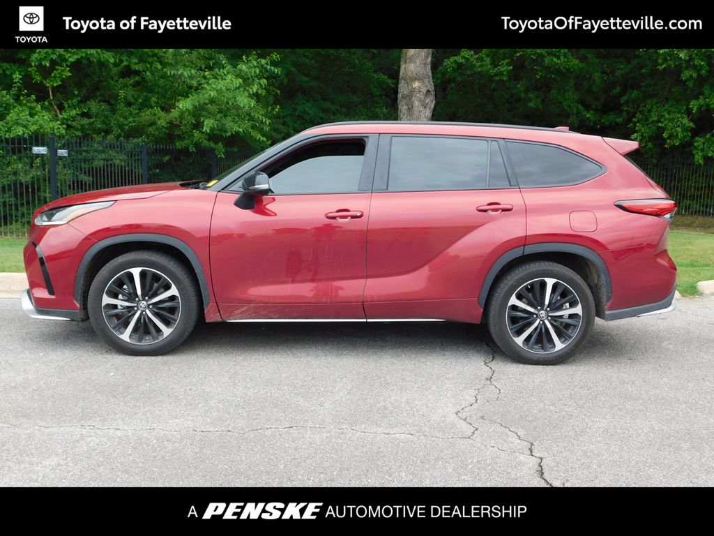 2022 Toyota Highlander XSE 2