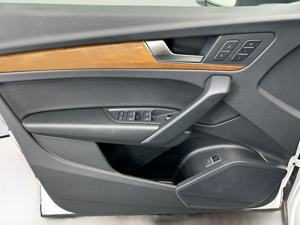 Thumbnail: 2023 Audi Q5 - 22