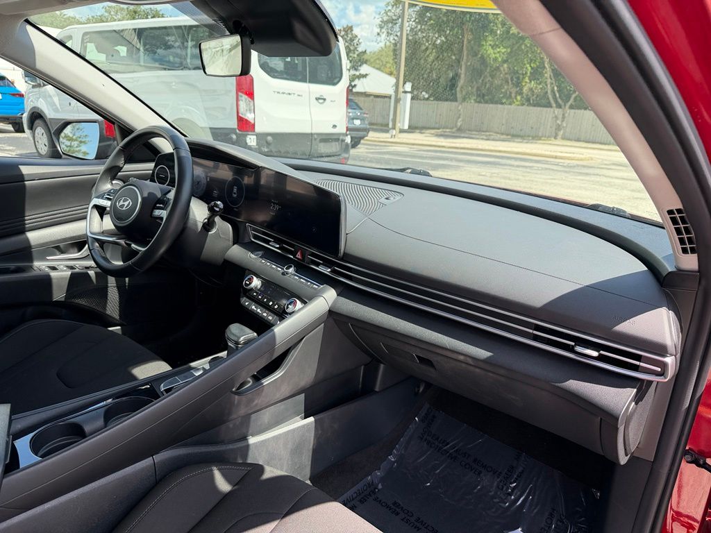 Used 2025 Hyundai Elantra Sedan
