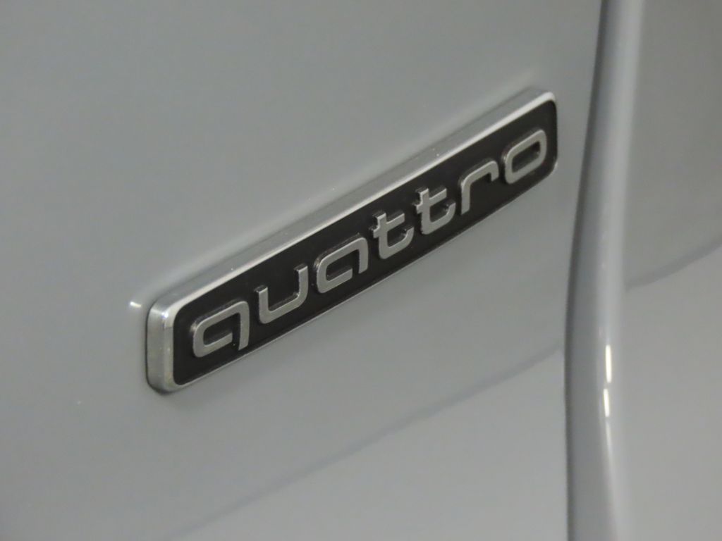 Thumbnail: 2023 Audi Q4 e-tron - 10