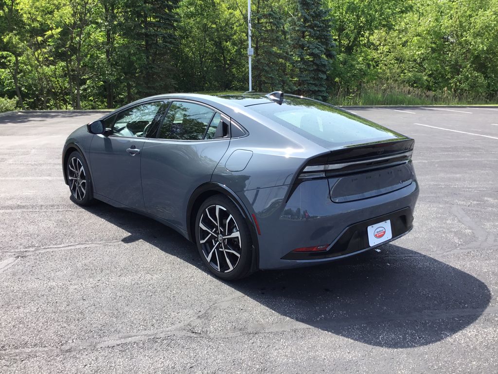 2024 Toyota Prius Prime Premium 3