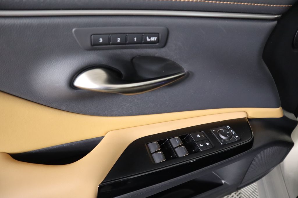 2024 Lexus ES Hybrid 300h 23