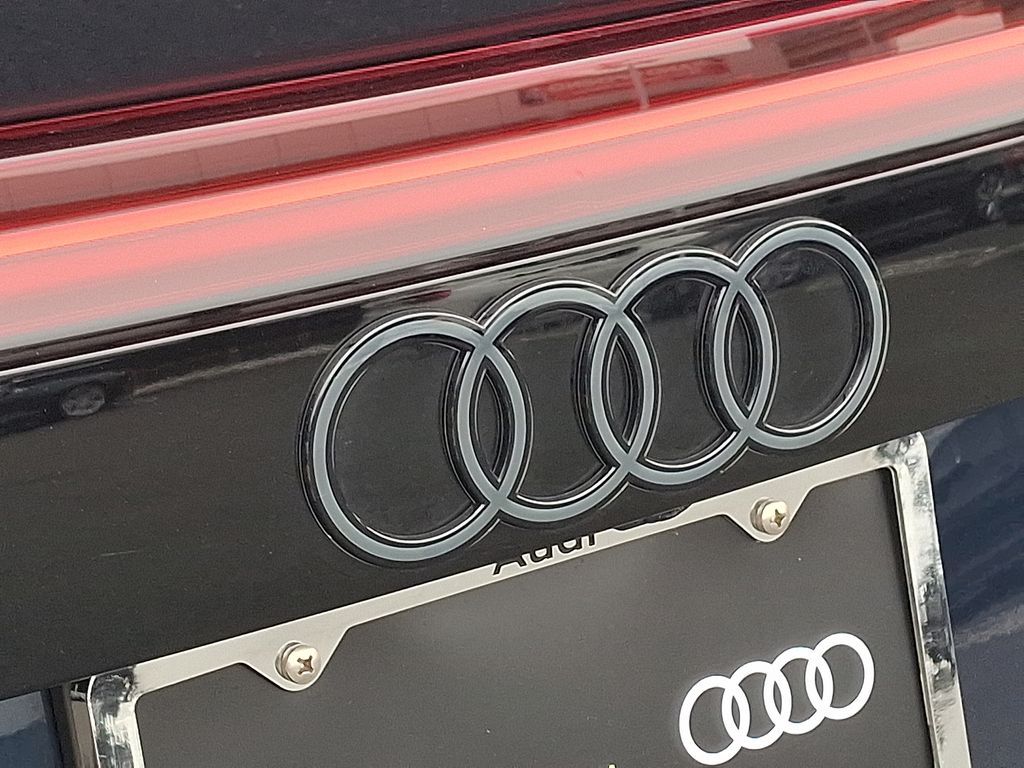 Thumbnail: 2026 Audi RS Q8 - 31