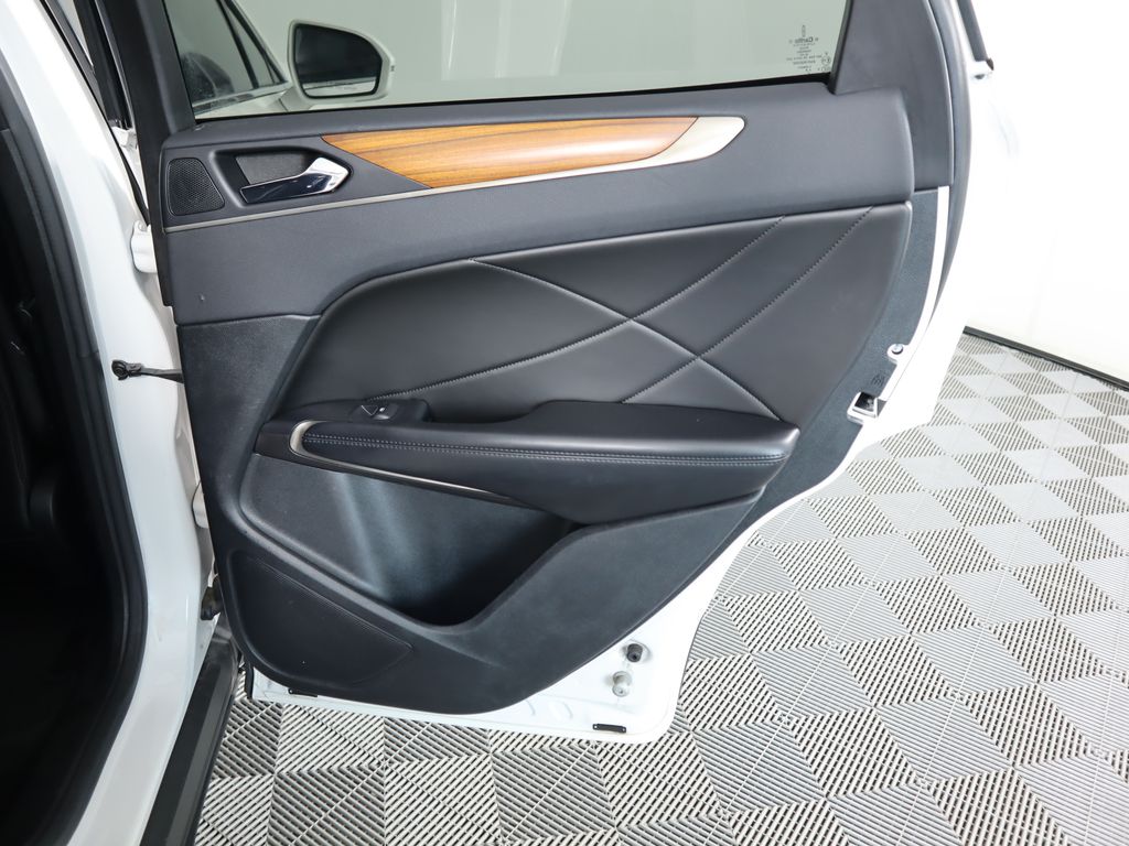 Thumbnail: 2017 Lincoln MKC - 25