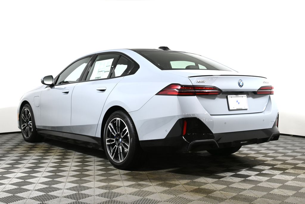 Thumbnail: 2026 BMW 5 Series - 5