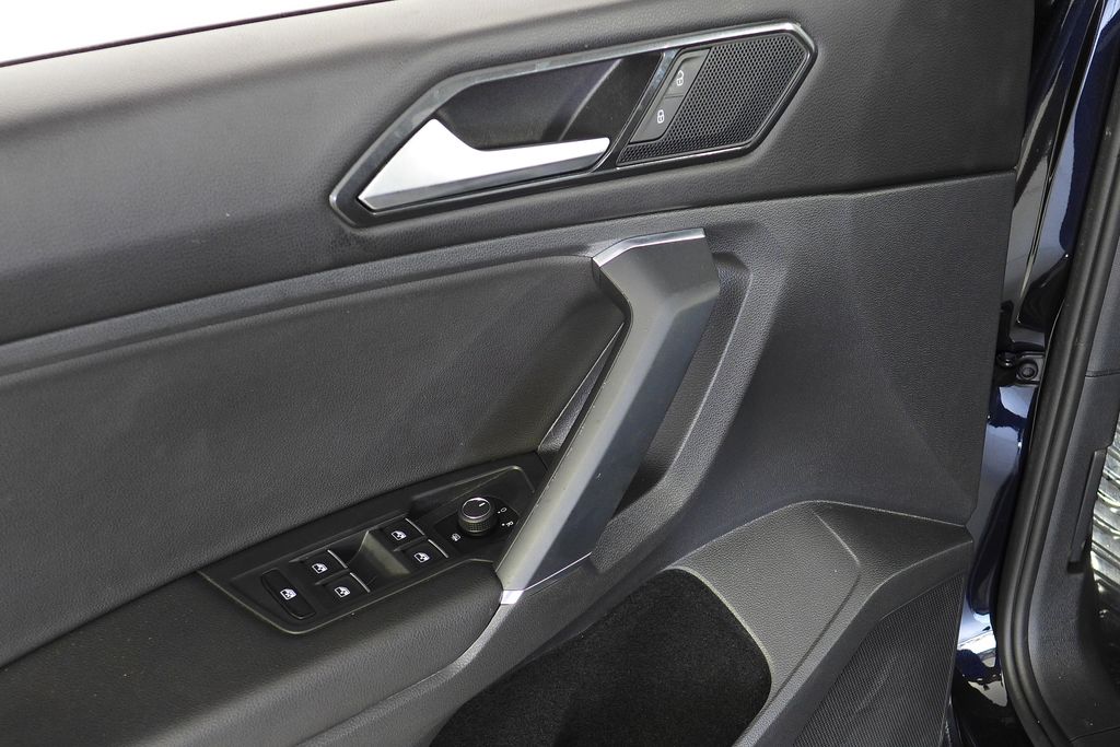 Thumbnail: 2018 Volkswagen Tiguan - 12