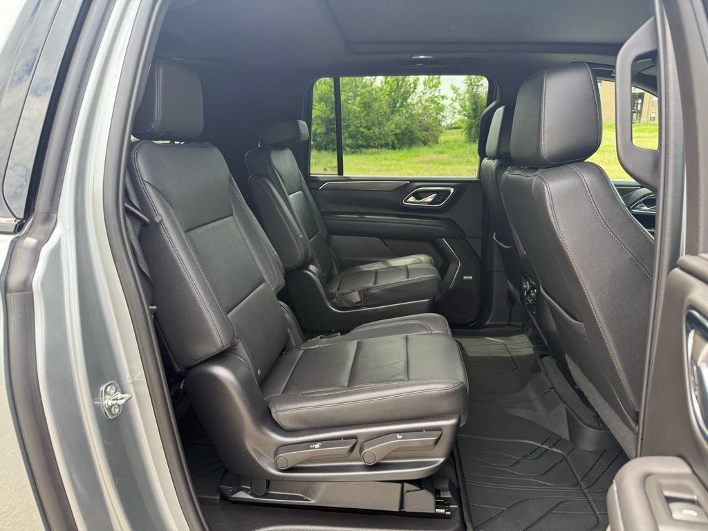 2023 Chevrolet Suburban Z71 - Photo 16
