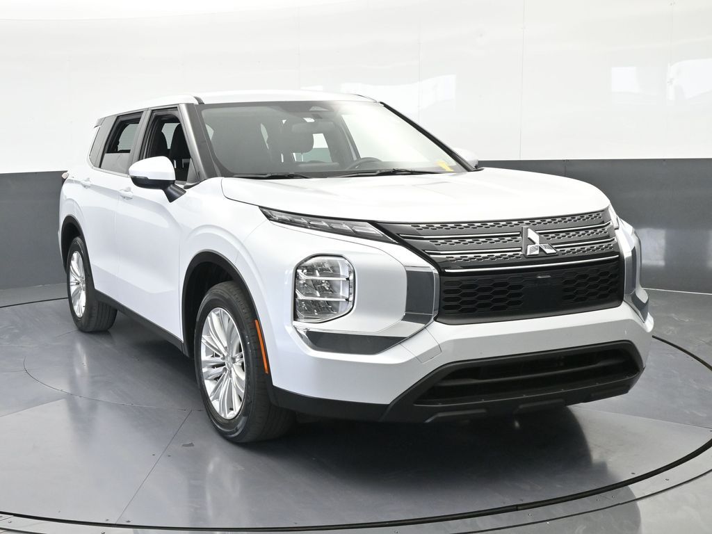 Used 2023 White Mitsubishi ES image 9