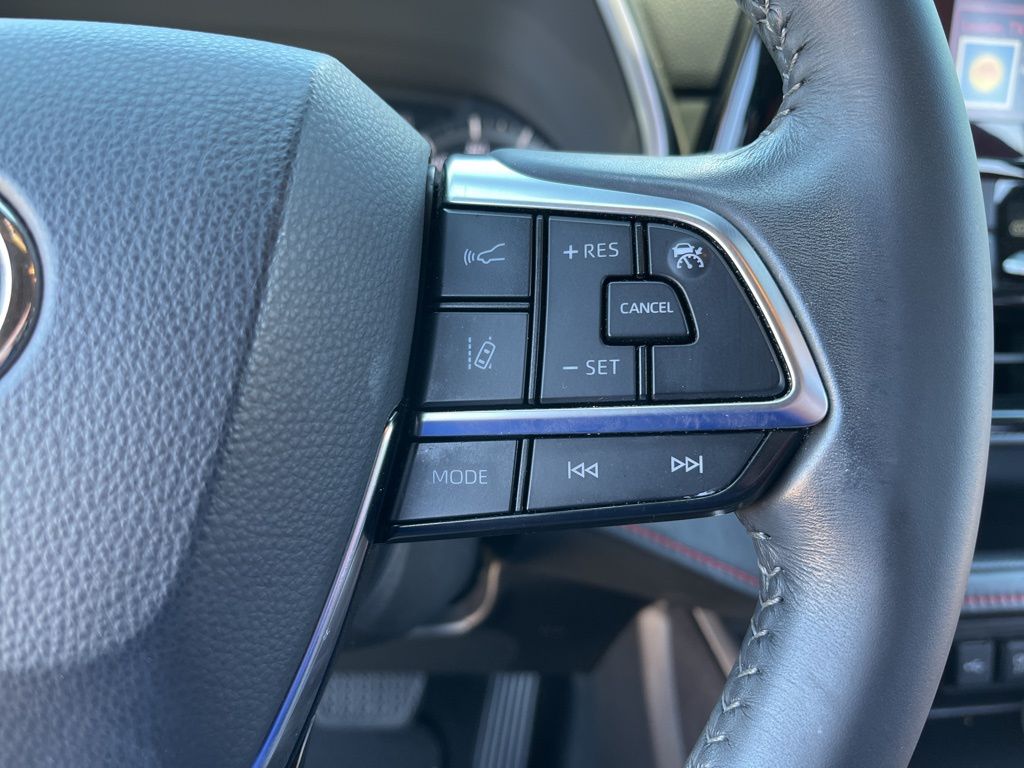 2021 Toyota Highlander XSE 22