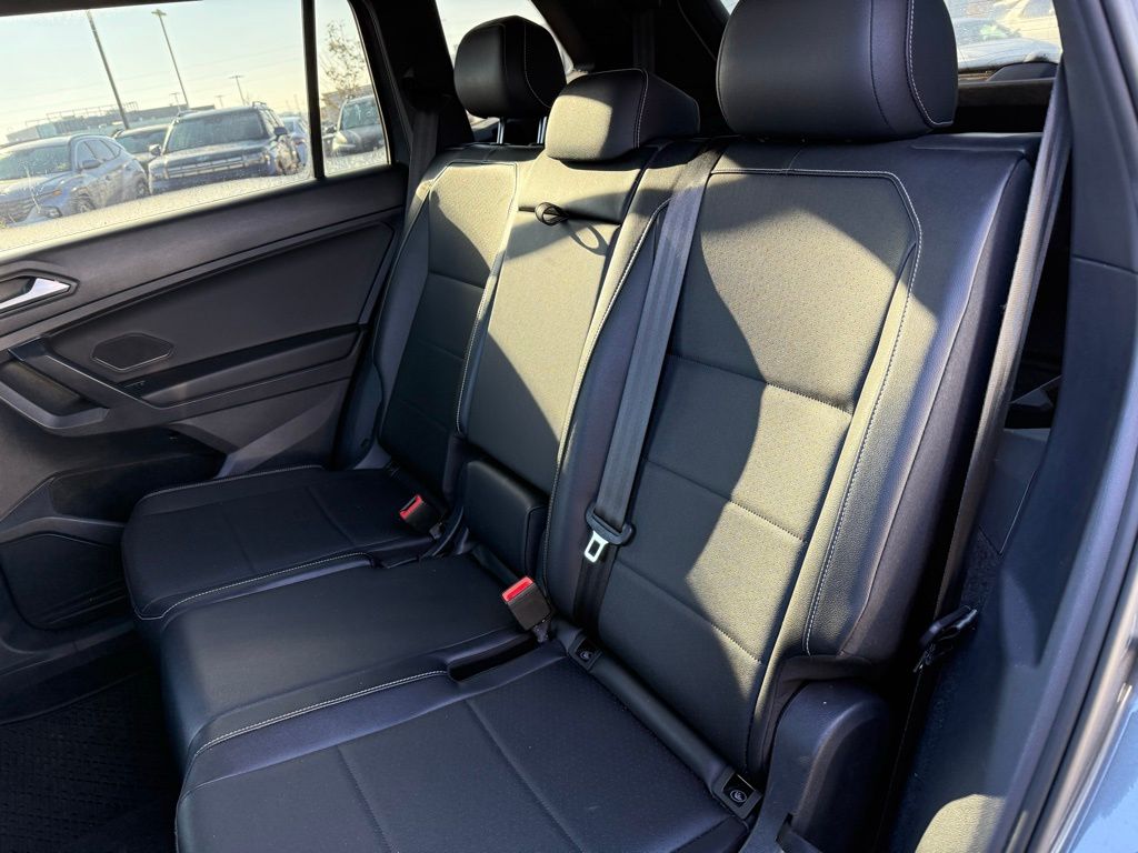 Thumbnail: 2021 Volkswagen Tiguan - 10