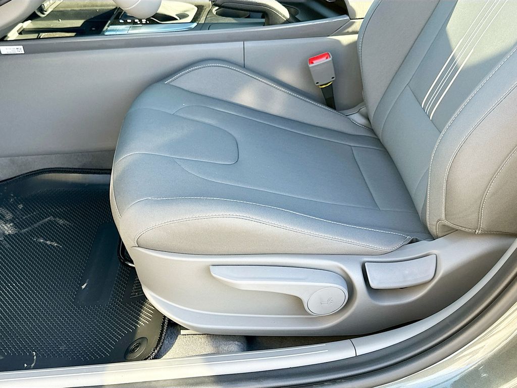 2025 Hyundai Elantra Sport 19