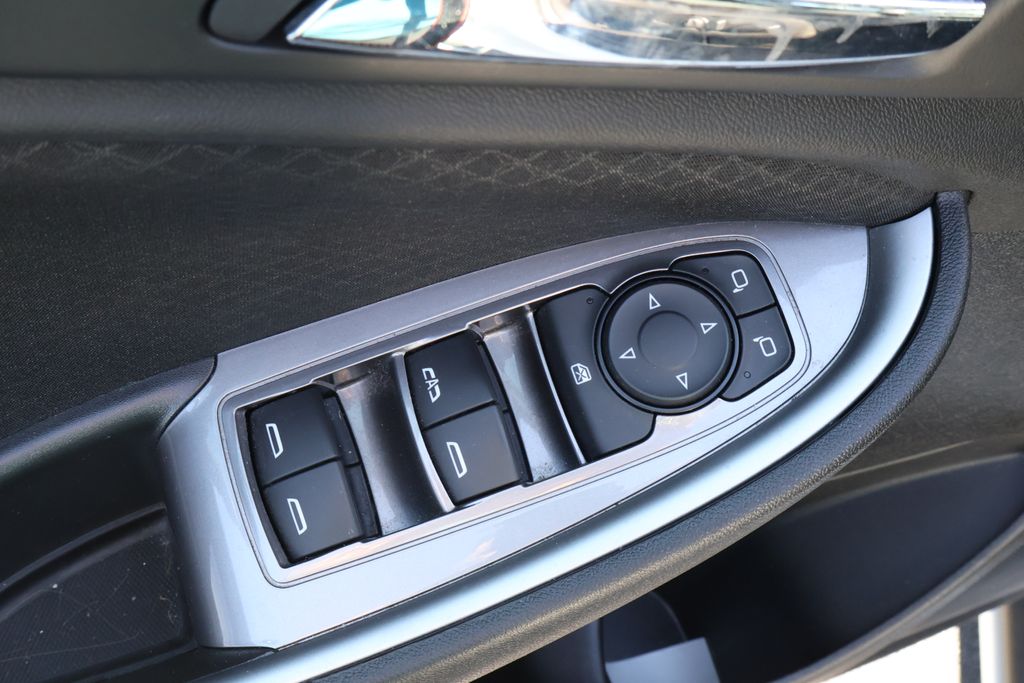 Thumbnail: 2024 Chevrolet Malibu - 14