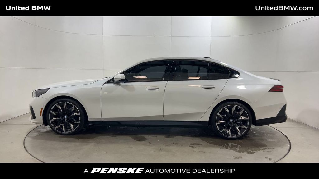 Thumbnail: 2025 BMW 5 Series - 5