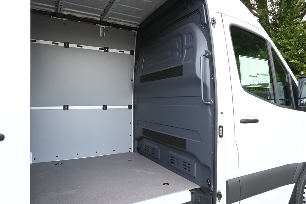 Thumbnail: 2025 Mercedes-Benz Sprinter - 23