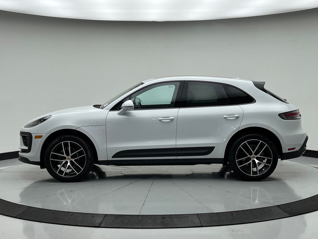 Thumbnail: 2025 Porsche Macan - 2