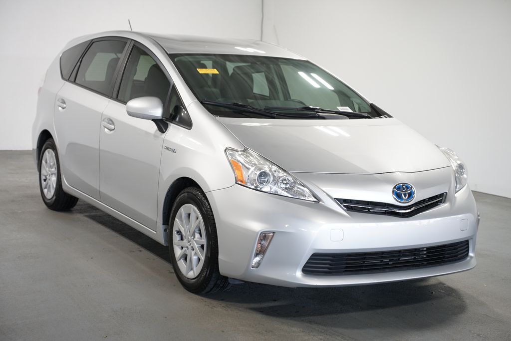 Thumbnail: 2012 Toyota Prius v - 3